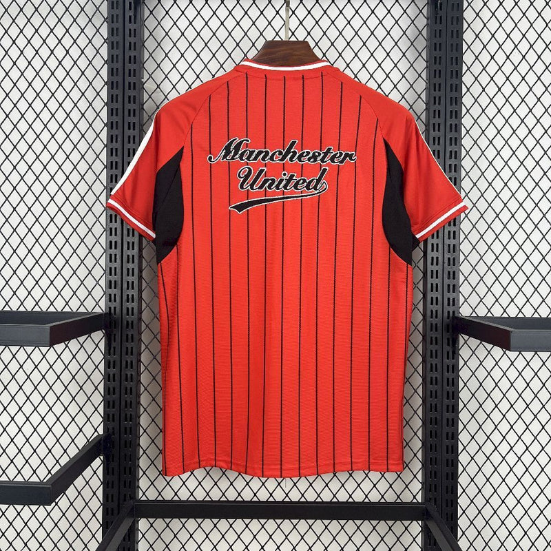 CAMISOLA DE BASEBOL DO MANCHESTER UNITED 25/26 VERMELHO