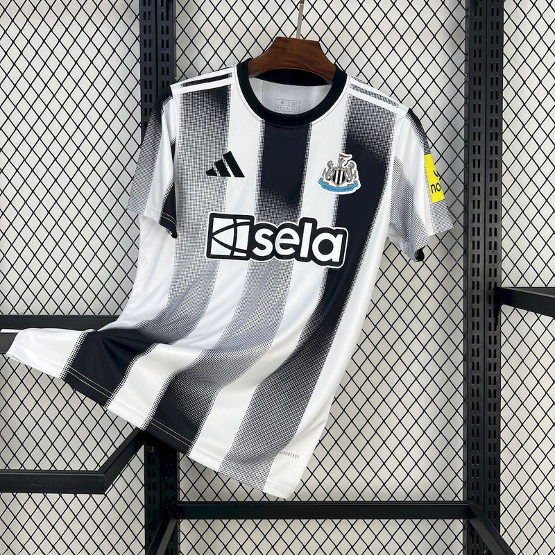CAMISOLA DO NEWCASTLE 25/26 BRANCO E PRETO