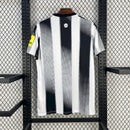 CAMISOLA DO NEWCASTLE 25/26 BRANCO E PRETO