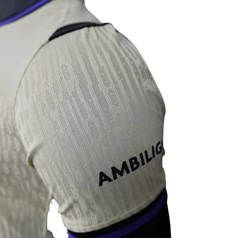 CAMISOLA VERSÃO PLAYER DO BARCELONA 25/26 BEGE